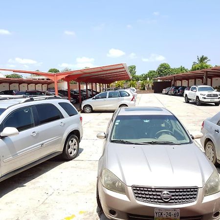 Hotel Madrid Minatitlán Екстериор снимка
