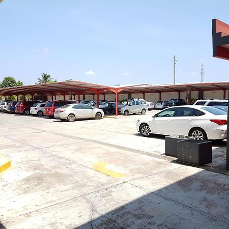 Hotel Madrid Minatitlán Екстериор снимка