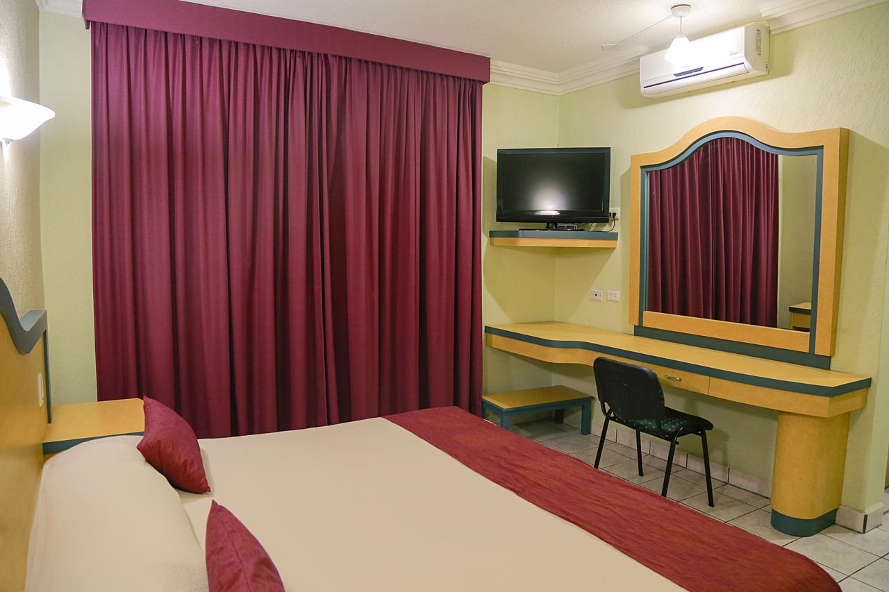 Hotel Madrid Minatitlán Екстериор снимка
